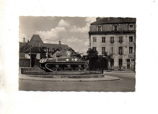 CPSM 21 DIJON Place du Premier Mai char voyagée