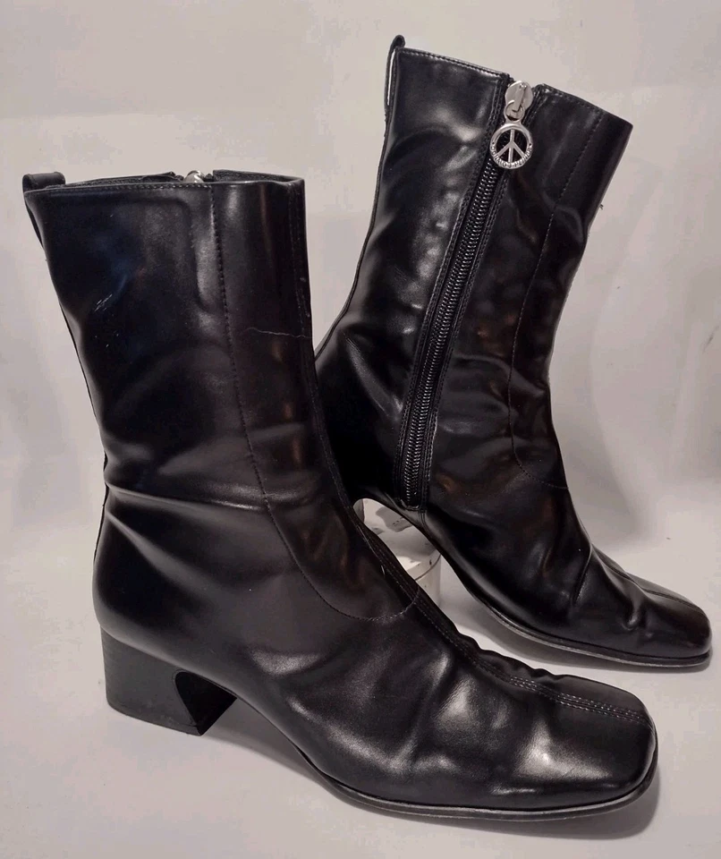 Lote de 2 pares de botas pretas Donald Pliner tamanho 7 M modelos Ninja e Naner - Imagem 2 de 4