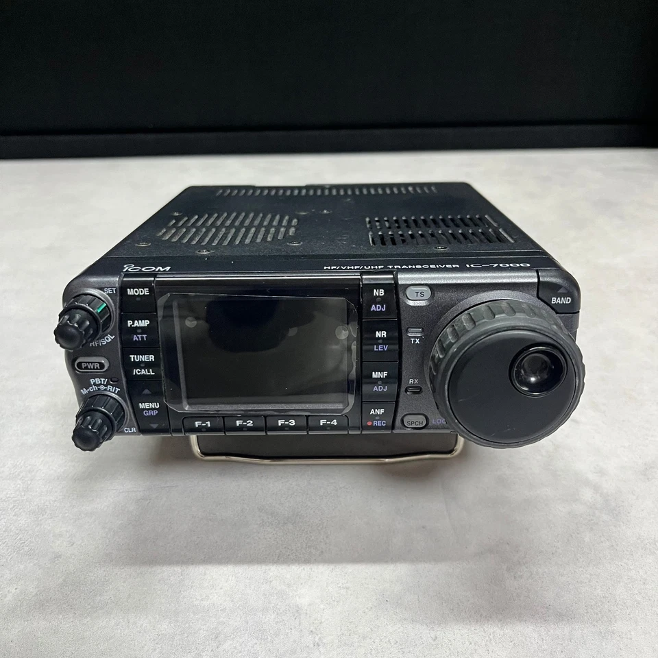 Ricetrasmettitore Icom IC-7000 HF/VHF/UHF All Mode 100W 50/144/430MHz... - Immagine 3 di 4