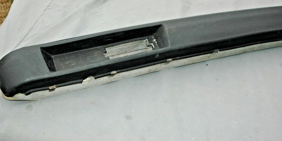 1988-1991 Jaguar XJ6 /VDP/ XJ12 Rear Center Bumper w/Chrome Trim OEM Jaguar - Image 4 of 4