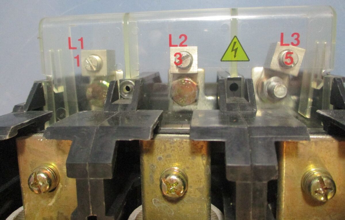 Allen Bradley 194R-NJ200P3 Ser B Disconn. Switch 194R-HM1E Allen Bradley 194R-NJ200P3 Ser B Disconn. Switch 194R-HM1E