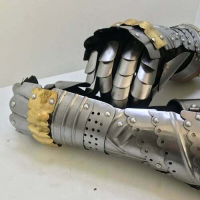 Medieval armour knight gauntlets functional armor gothic templar Armor