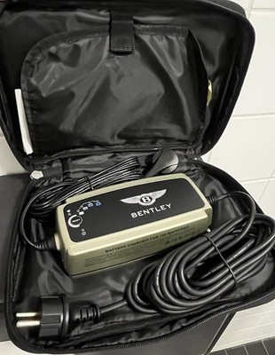 Bentley Genuine  XS 7000 Magnetic Trickle Charger/Battery Conditioner EU