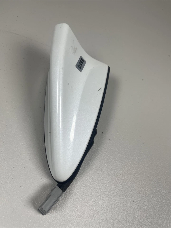 Hyundai Santa Fe 2013-2016 antena deportiva aleta de tiburón GPS techo OEM - blanco Foto 4 de 4