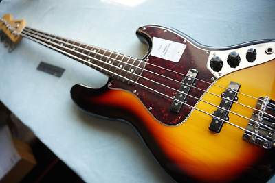 Fender Made in Japan Junior Collection Jazz Bass 3-Color Sunburst