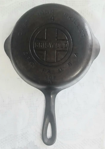 GRISWOLD #4 Cast Iron Skillet 702 A Large Block Logo Erie Pa. USA Sits Flat