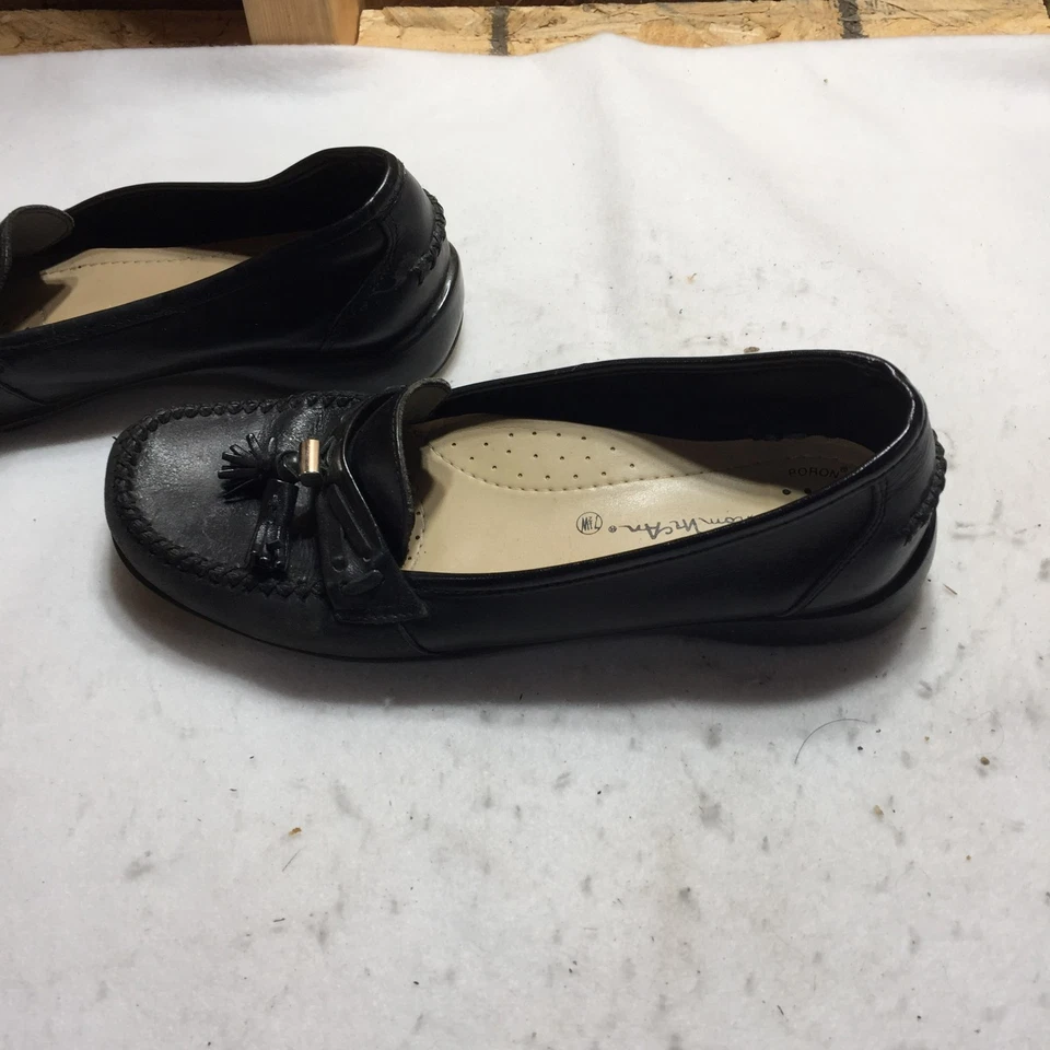 Mocasines sin cordones Thom McAn para mujer 7,5 M 7,5 M negros brillantes borlas cómodos planos Foto 4 de 4