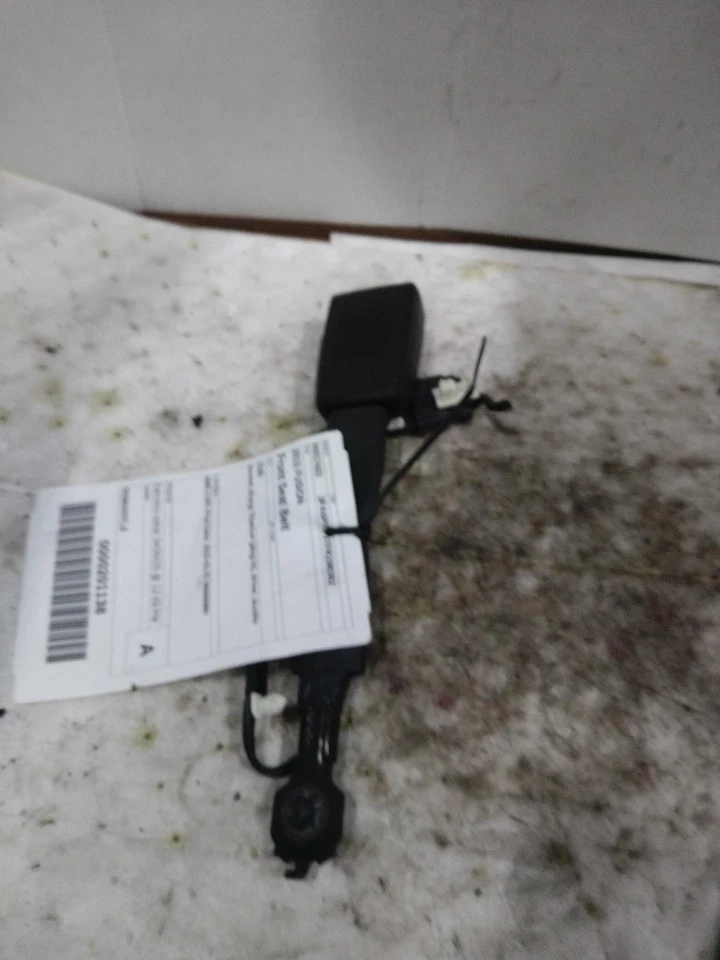 Used Front Left Seat Belt Front fits: 2015 Ford Fusion bucket Energi Titanium pl - Image 2 of 4