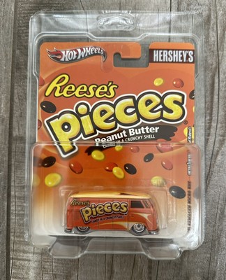Hotwheels Real Riders Hershey s Reese Pieces VW Micro Bus Extra Crispy Card