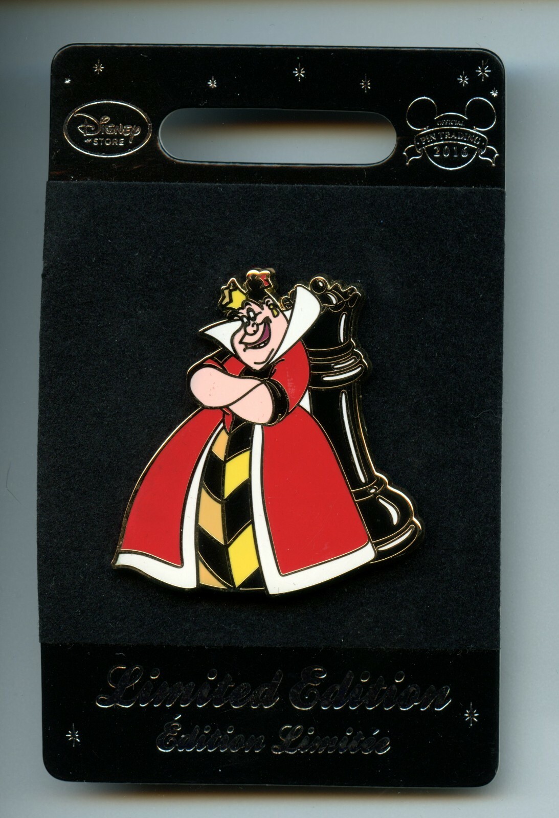 UK Disney Store Alice In Wonderland Queen Of Hearts Next To Chess Piece 500 Pin