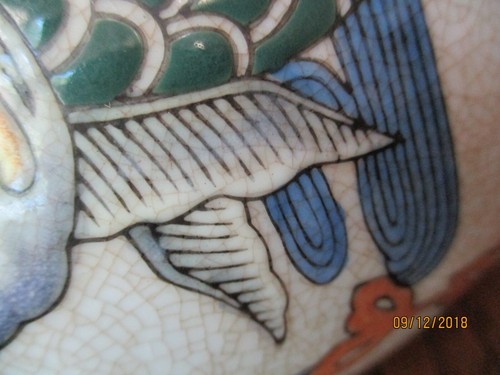 RARE ANTIQUE ARTISTICALLY CRAFTED 9" X 5 1/2" SATSUMA 'KOI FISH' PORCELAIN EGG - Picture 8 of 18