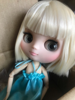 8'' Middie Blythe Doll from Factory Joint Body Toy Matte Face White Hair Eye Move