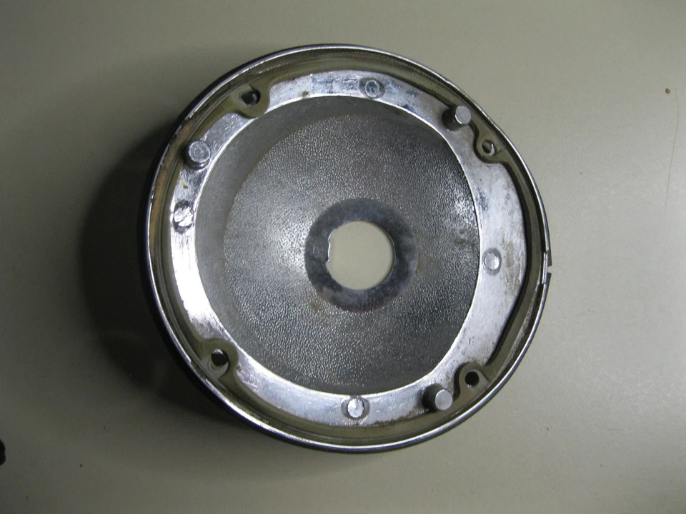 Dodge Dart 1964 carcasa de luz trasera lateral del conductor # 2480581 para lente SAE STDB 64 L Foto 2 de 4