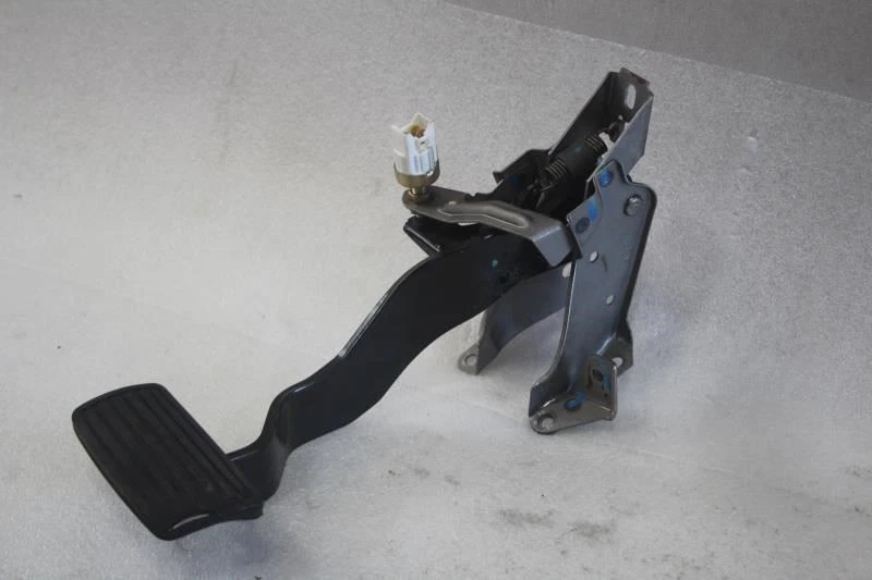Pedal de freno ACURA TL 1999 2000 2001 2002 2003 Foto 2 de 4