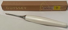 Furls Original ODYSSEY CROCHET HOOK  WHITE  Size B - 2.25 mm  New in Box