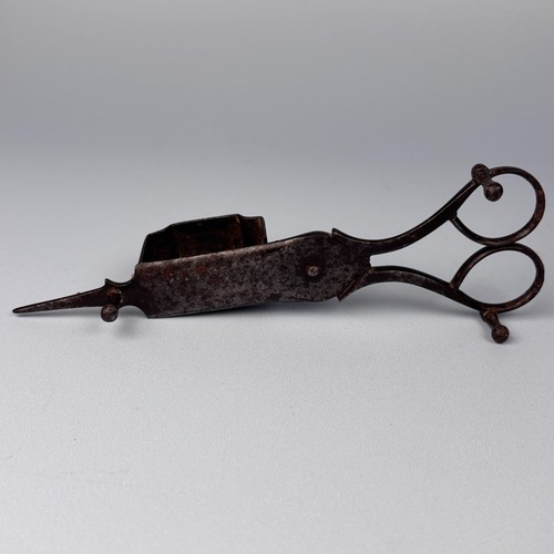 ANTIQUE CANDLE SNUFFER WICK TRIMMER SCISSORS FOOTED METAL NON SPRUNG - Picture 8 of 9