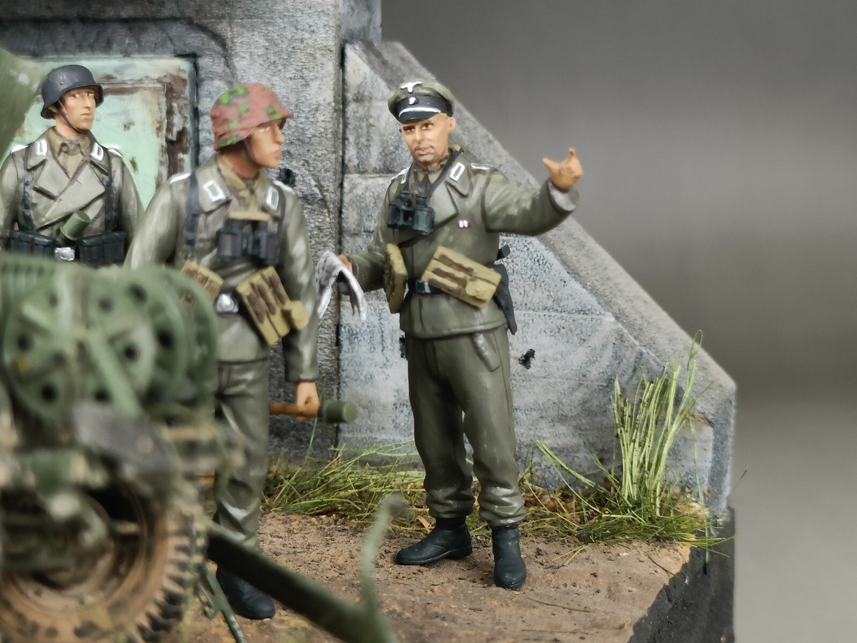 1/35 Built and Painted WWII German Panzer Lehr Div. Figure B
