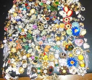 ⛄Vintage Over 200 PC Rhinestone Clip on Screw Back Single Earring Lot 6 lb