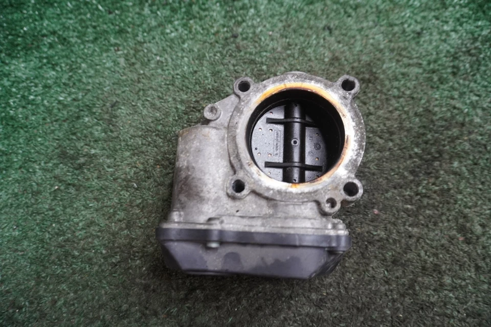 Корпус дроссельной заслонки 2017 VOLKSWAGEN Golf SportWagen 1,8 л от оригинального производителя 125 000 миль 06F133062 - Изображение 2 из 4