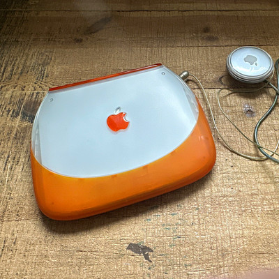 Apple iBook Clamshell M2453 Orange/Weiß 12,1'' G3 96MB 10GB OS9 Läuft gut