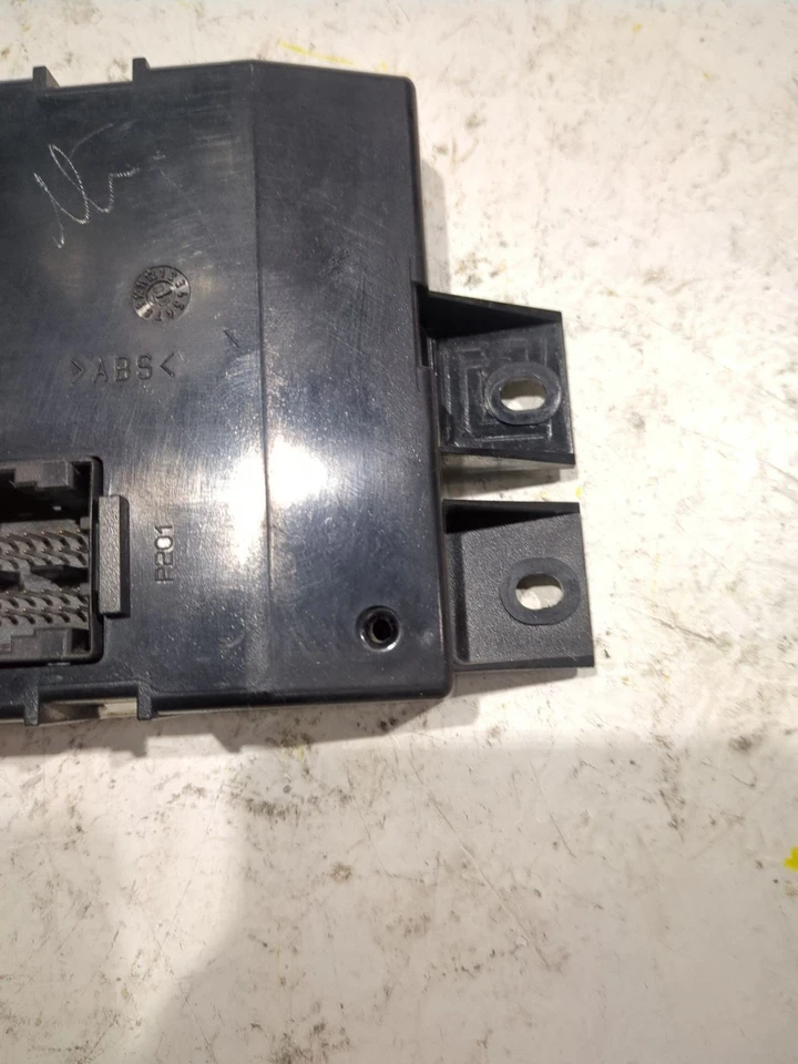 P8200584662P BOÎTES À FUSIBLES / 41408 POUR RENAULT MASTER 05.1981-> 2.5 T 35 - Photo 4/4