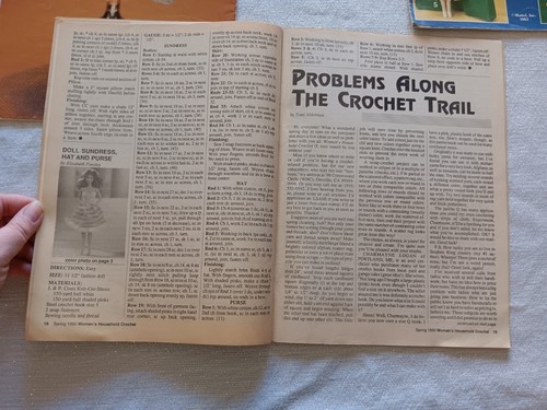 1980-1990 Vintage Uncinetto Moda Bambola Vestiti Portavaso Cuscini Modelli Libri - Foto 3 di 6