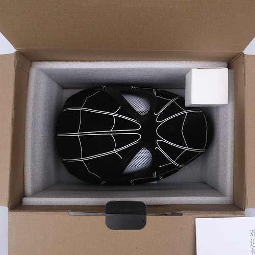 Máscara LED Spiderman negra ojos móviles control remoto casco de superhéroe recargable - Imagen 12 de 12