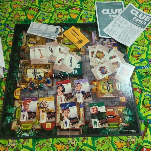 Vintage 2002 CLUE Parker Brothers Detective Game COMPLETE Set-NICE!