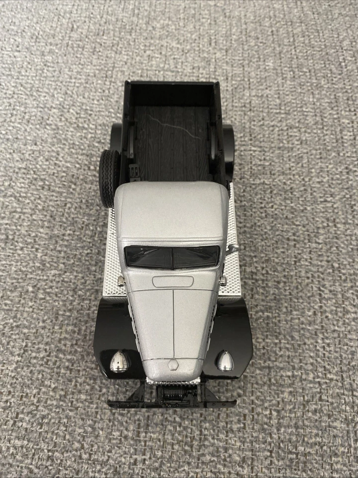 Mini camión modelo Dodge 1946 fundido a presión  Foto 2 de 4