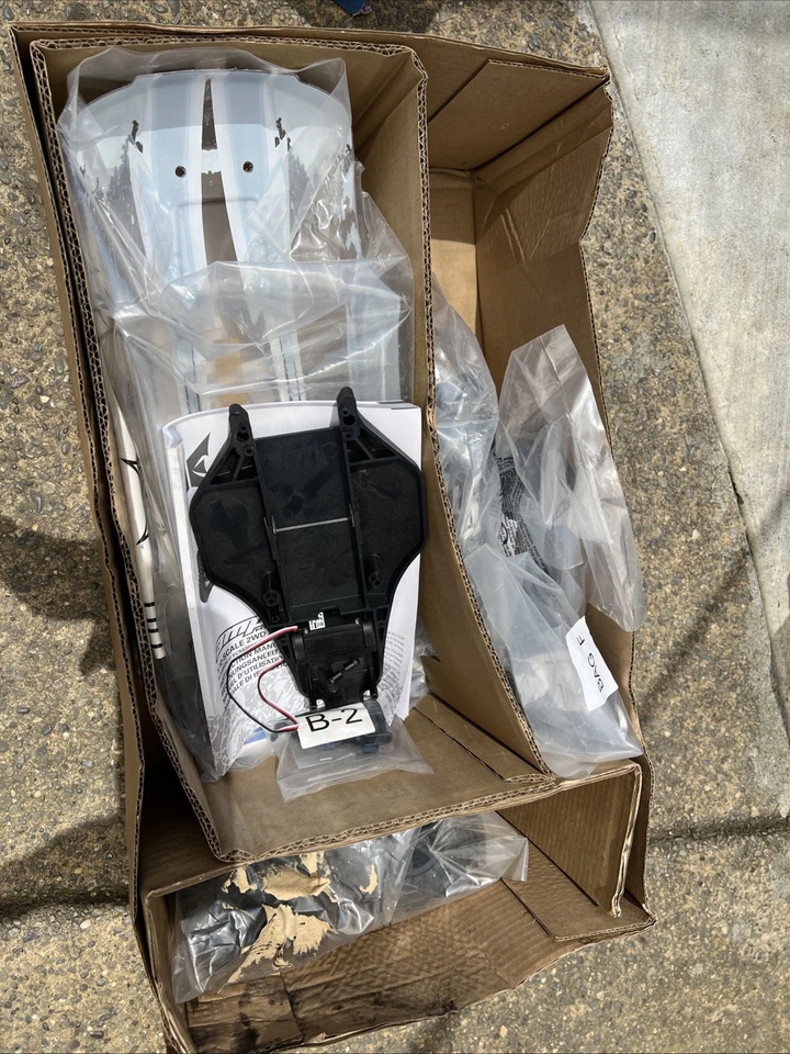 Brand New Horizon Hobby ECX 1/10 AMP RTR 2WD Monster Truck ( Look Pictures ) - Image 2 of 4