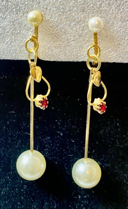 Vintage Elegant Gold Tone Dangle Pearl Earrings