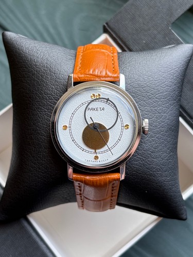 NOS - VINTAGE RARE RAKETA COPERNICUS  (Kopernik) 1980s USSR Quartz Rare Watch.