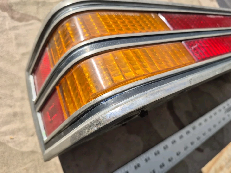 GM 5970311 1980-1981 Buick Skylark Limited LH luz trasera roja señal de giro OEM Foto 2 de 4
