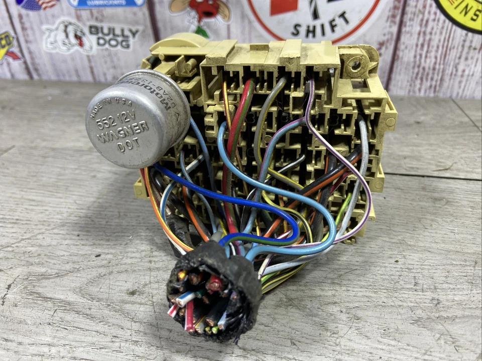 Ford F150 250 350 Bronco 1992-96 interior caja de fusibles relé conexión OEM Fomoco Foto 3 de 4