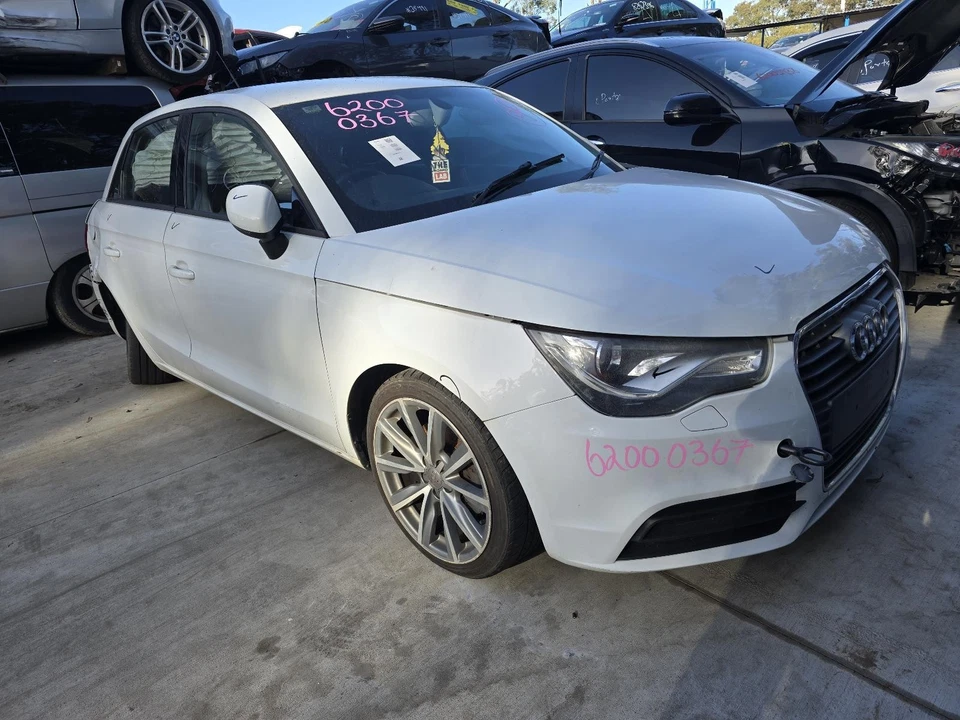 AUDI A1 2010-2014 RIGHT HEADLAMP Hatchback  - image 3 of 4