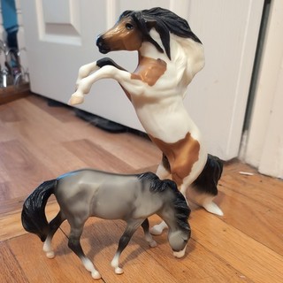 Breyer America’s Wild Mustangs Hongvi And Hinto Rearing Stallion And Foal
