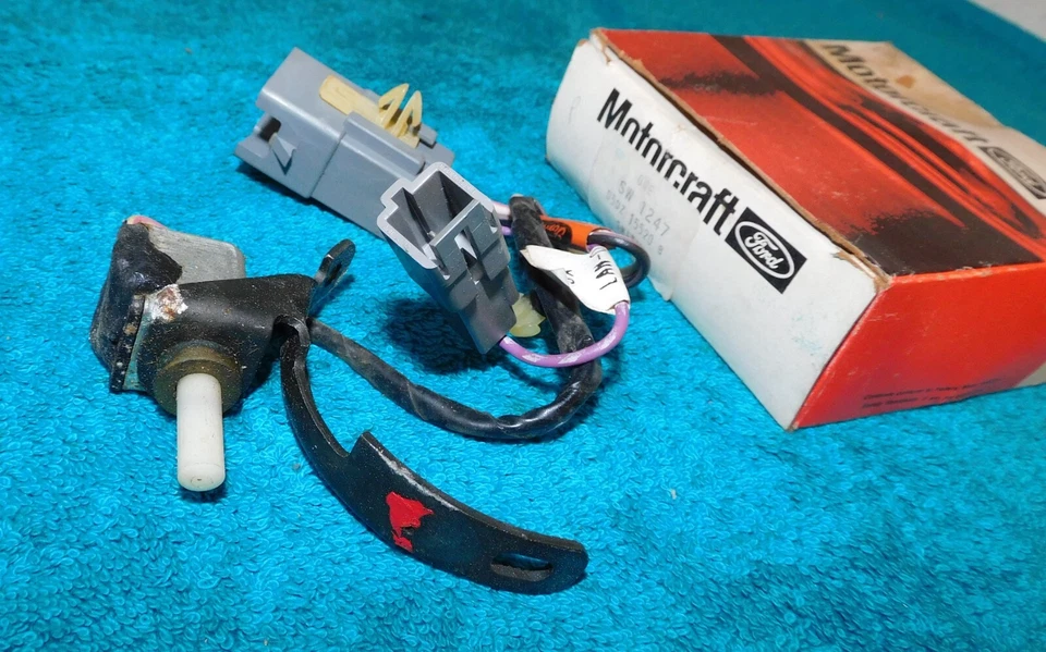 Ford Granada Mercury Monarch 1975 nuevo en stock 4 velocidades M/T interruptor de lámpara de respaldo columna Sft Foto 2 de 4