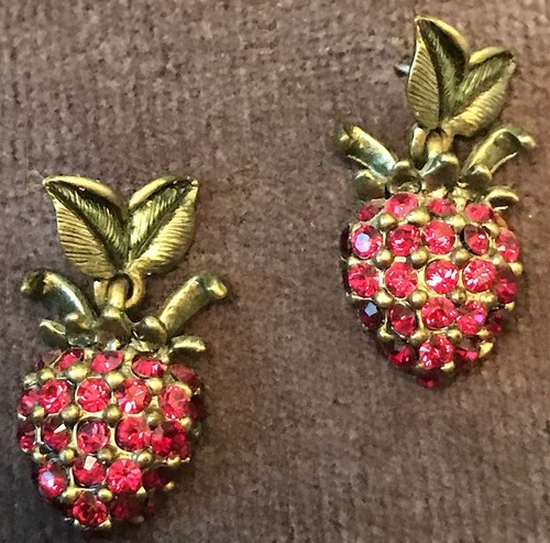 Shelley Cooper Sweet Romance Crystal Brass Strawberry Pierced Costume Earrings Y - Picture 1 of 12