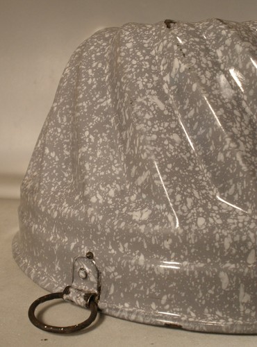 Graniteware Turk’s Head Cake Mold - 第 9/12 張圖片
