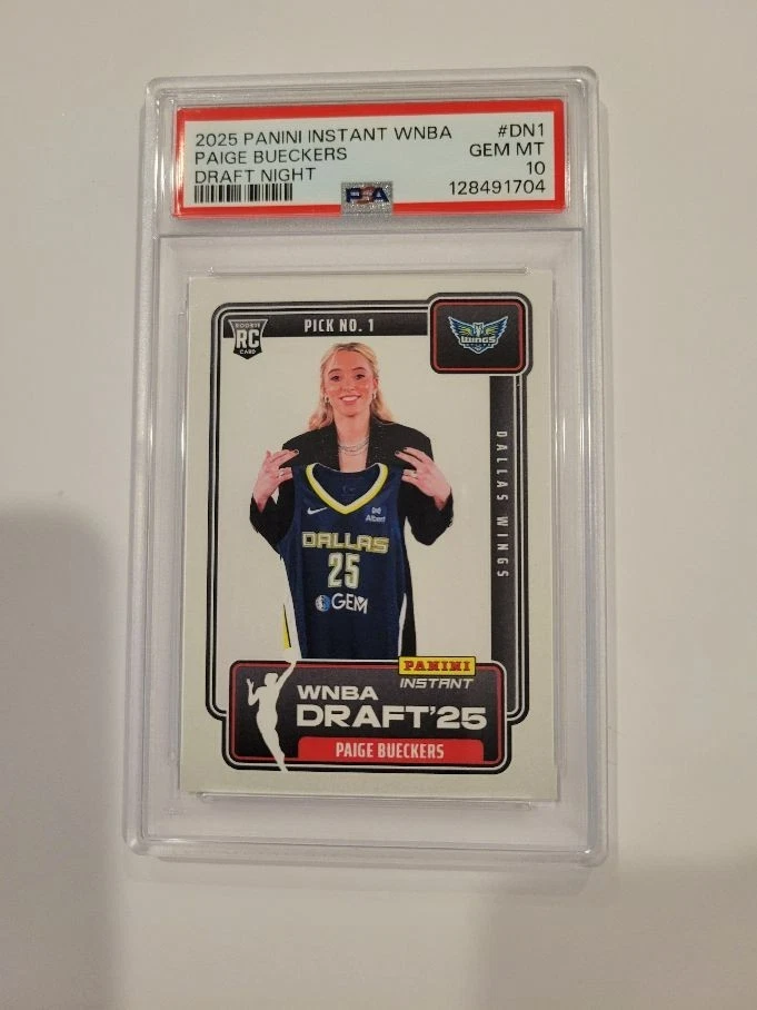 Carta Sportiva Panini Instant WNBA 2025 #169 &ndash; Paige Bueckers &amp; Arike Ogunbowale (Dallas Wings)