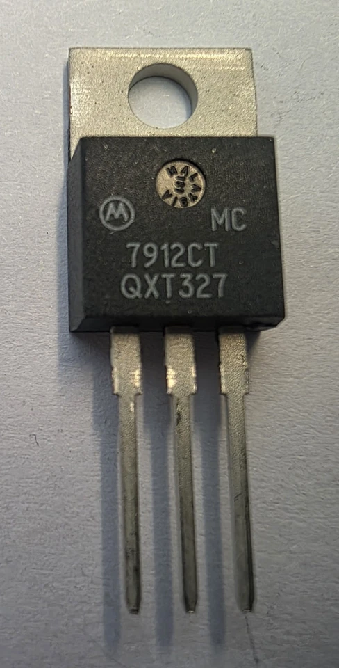 Motorola MC7912CT / 7912CS – –12 V Linear‑Spannungsregler – TO‑220 –  #B-497-12 - Bild 1 von 1