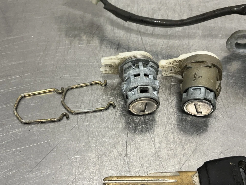 Cilindros de cerradura de puerta con llave Acura Vigor 1992-1994 OEM Foto 2 de 4