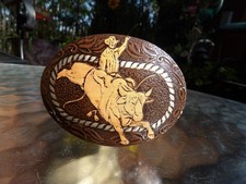 VTG MENS TOOLED LEATHER BULL RIDER LEATHER WESTERN BELT BUCKLE BY WRIGHT