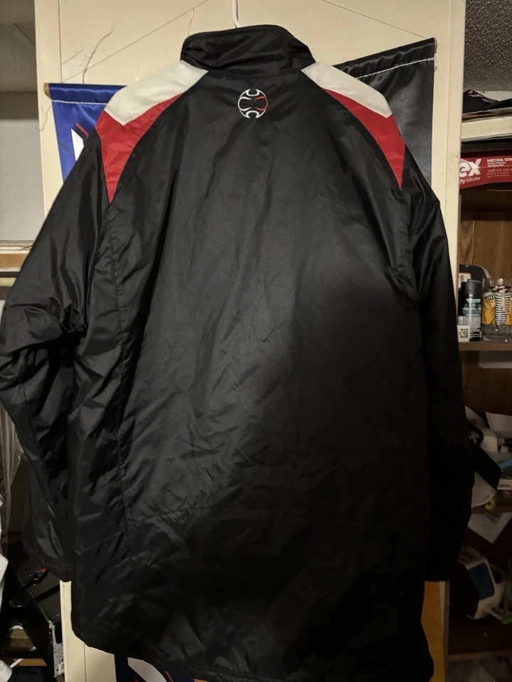 Abrigo de banco acolchado vintage Liverpool Adidas 2007-08 talla M excelente negro Foto 2 de 4