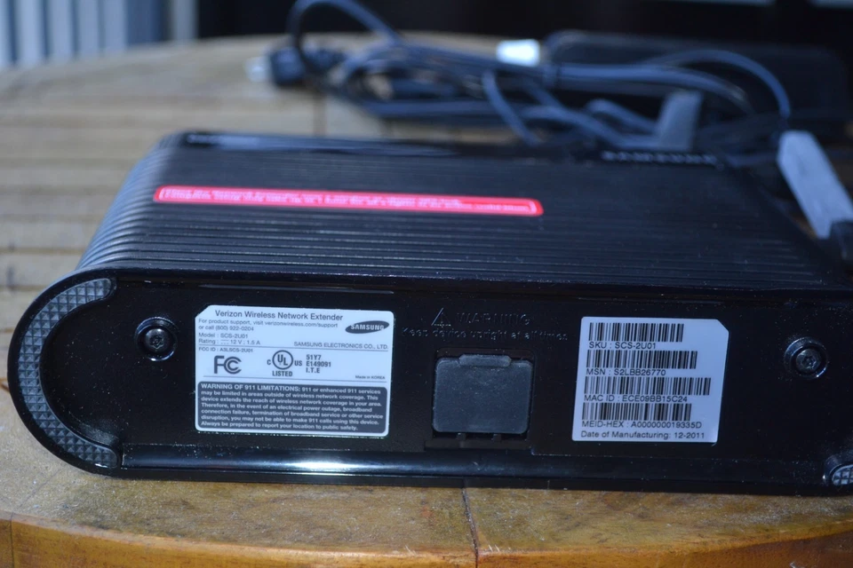 Samsung SCS2U01  Network Extender for Verizon Wireless - Black w/ power supply - Image 4 of 4