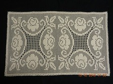 Centrino uncinetto filet realizzato a mano (NUOVO)