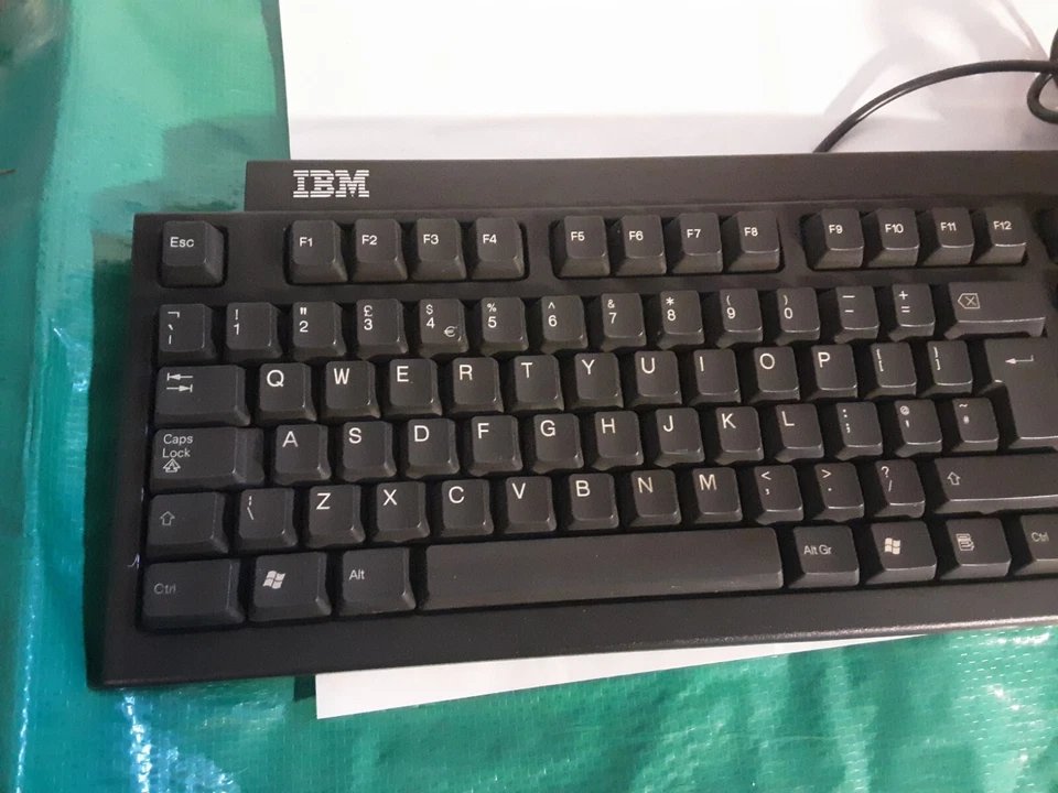 Vintage IBM Wired Computer Keyboard Model KB-9910. REF: OTHER K/B - Image 3 of 4