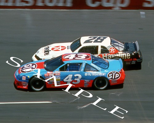 RICHARD PETTY & DAVEY ALLISON 1987 RENNEN AUF DER STRECKE IN BRISTOL 8 X 10 GLANZFOTO