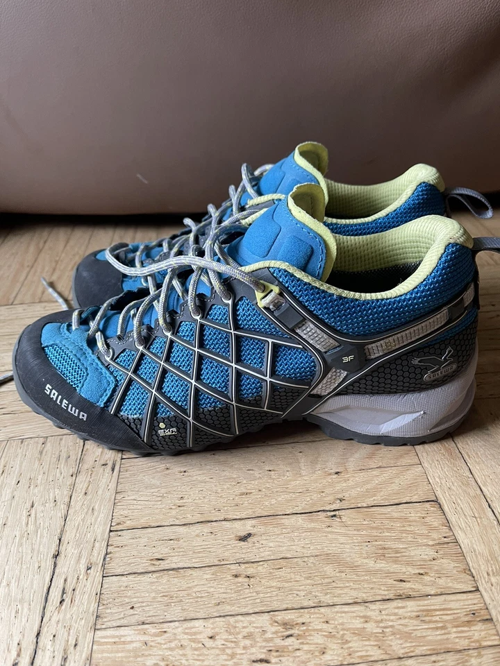 Salewa Gore-Tex Outdoor Wanderschuhe Sneakers Gr. 38,5 blau TOP