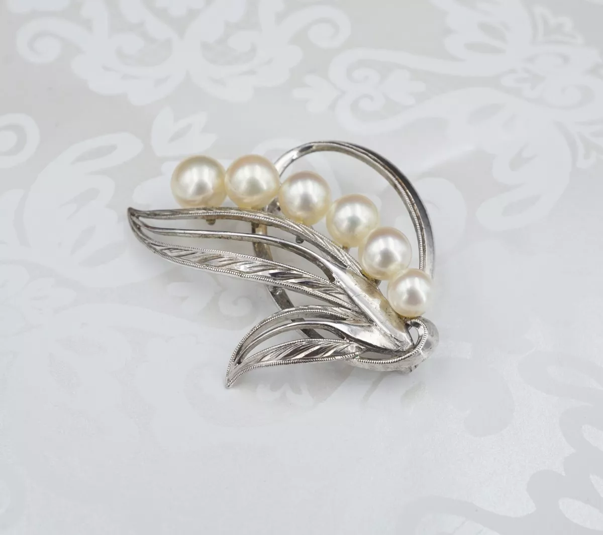 Mikimoto brooch deals